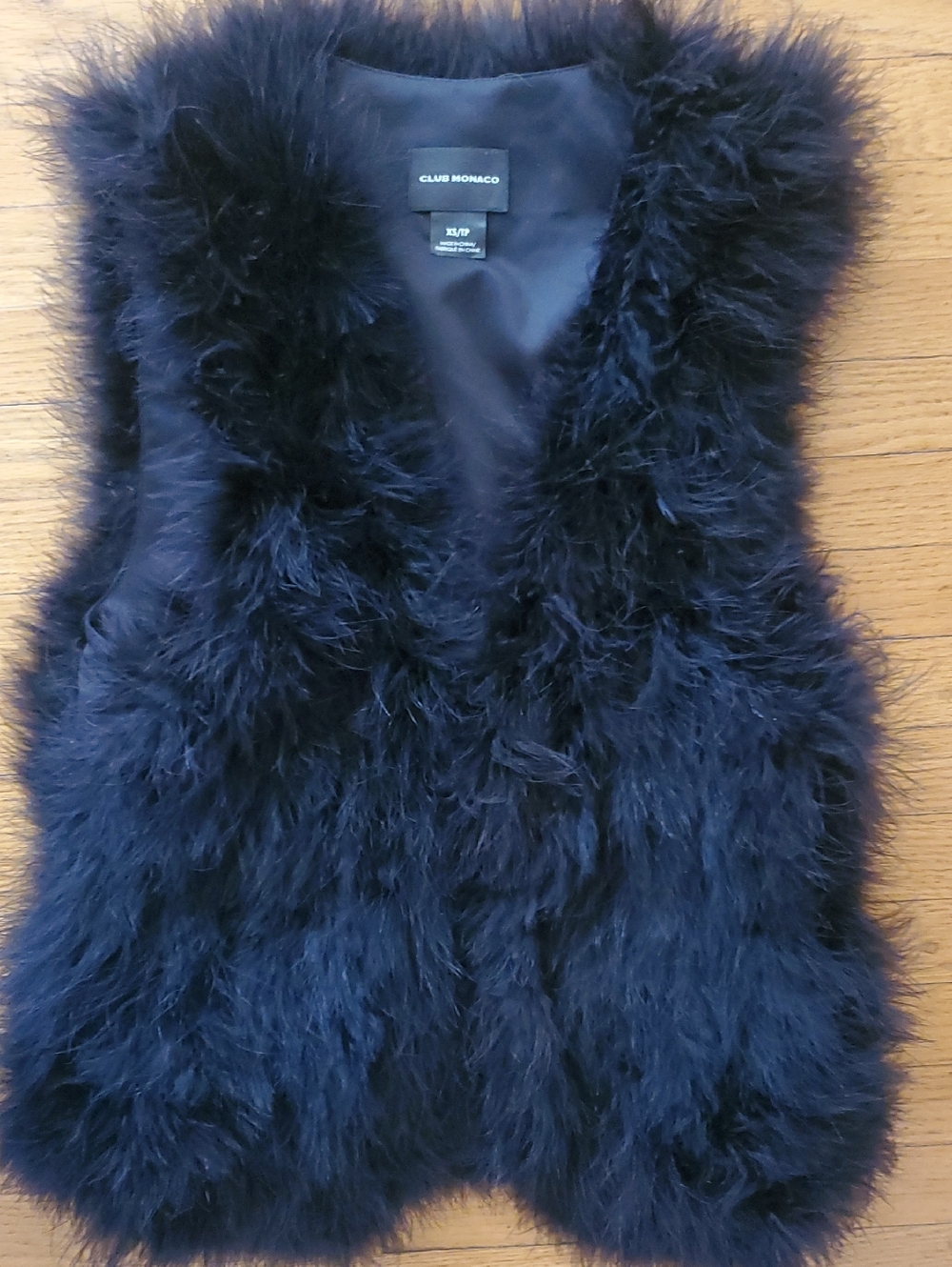 Club Monaco Marabou Feather Beautiful Black Vest - Picture 3 of 6
